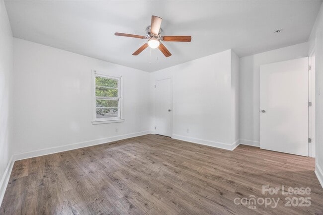 Building Photo - 3714 Carlyle Dr