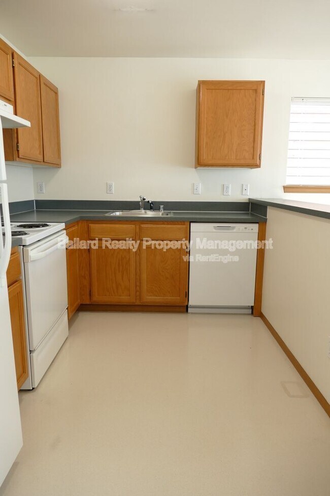 Building Photo - 1550 NW 51st St