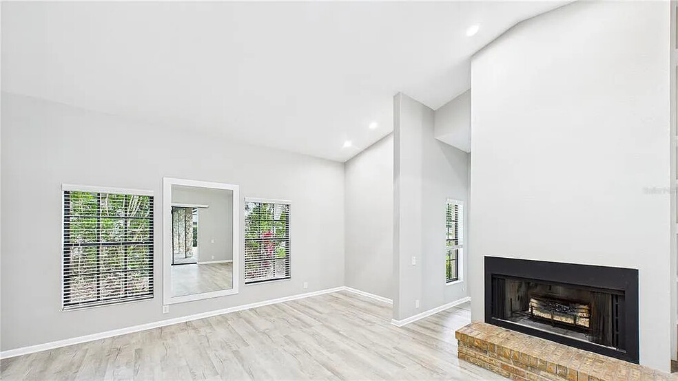 Building Photo - 6107 Misty Oaks St