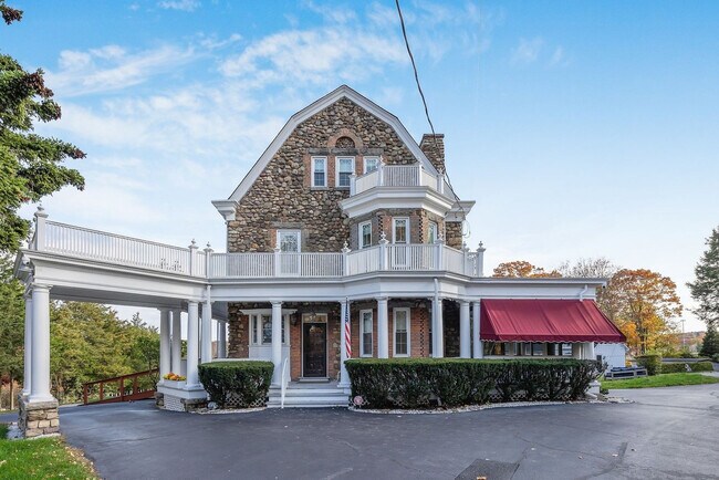 Building Photo - 64 Montebello Rd