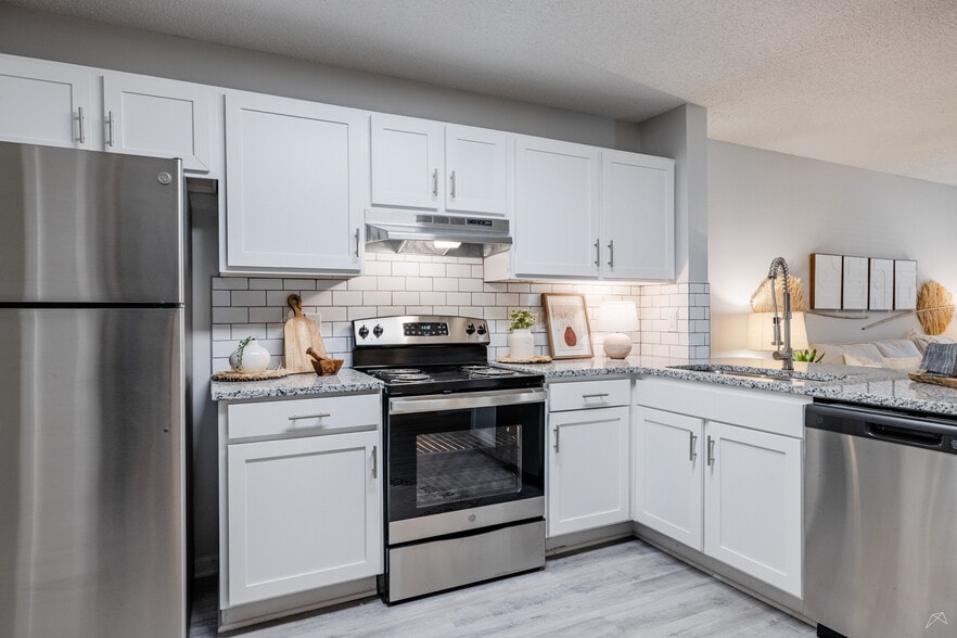 Primary Photo - Hawk Ridge Apartments