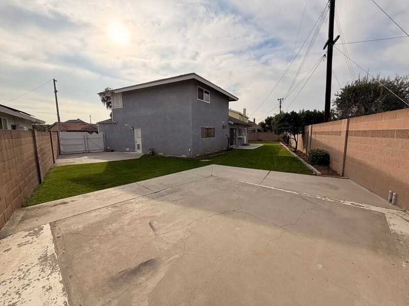 Building Photo - 5373 Cumberland Dr