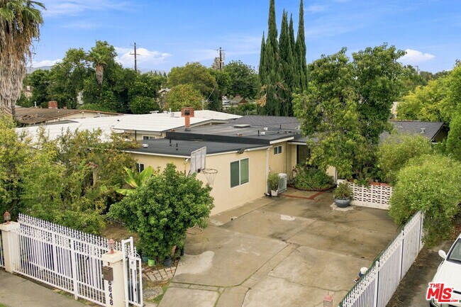 Building Photo - 6848 Sylvia Ave