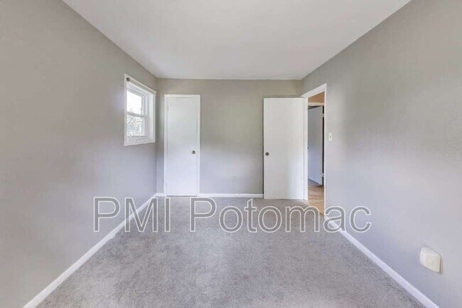 Building Photo - 5406 Parkvale Terrace