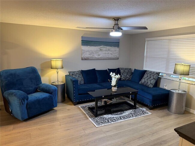 Building Photo - 3032 Golden Rain Dr