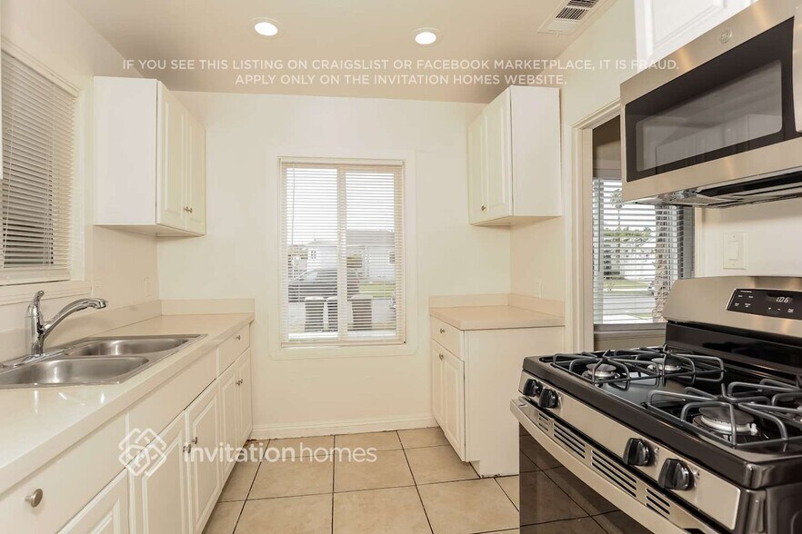 Building Photo - 1118 S Exmoor Ave