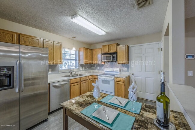 Building Photo - 4570 Blue Stream Ln N