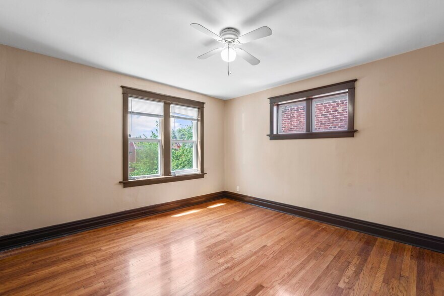 Building Photo - 3925 Dunnica Ave