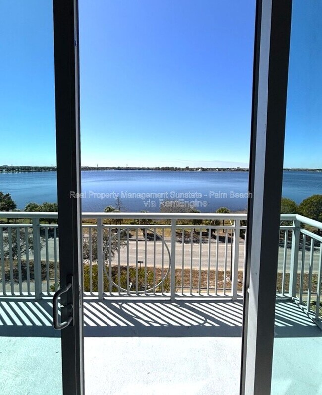 Building Photo - 300 S Australian Ave