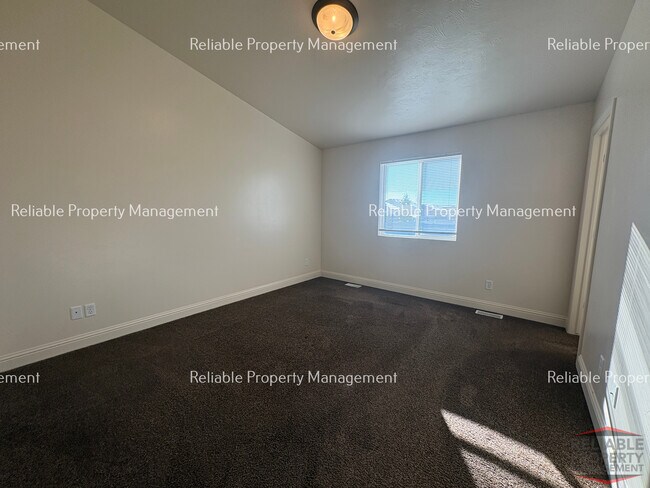 Building Photo - 3840 Slate Dr