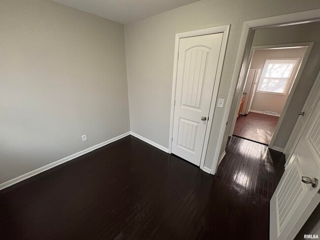 Building Photo - 2324 W Gilbert Ave