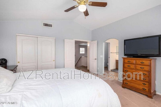 Building Photo - 3618 N Santiago Cir