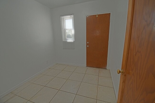 Building Photo - Charming 2bd/1ba Available for Move In