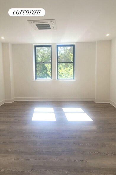 Building Photo - 45 W 81st St