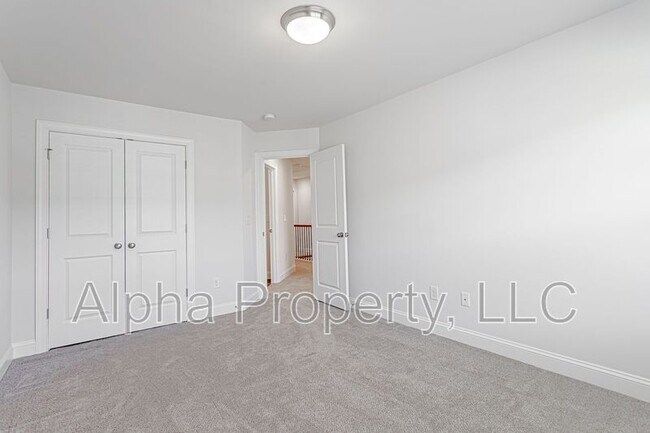 Building Photo - 502 Milbury Way