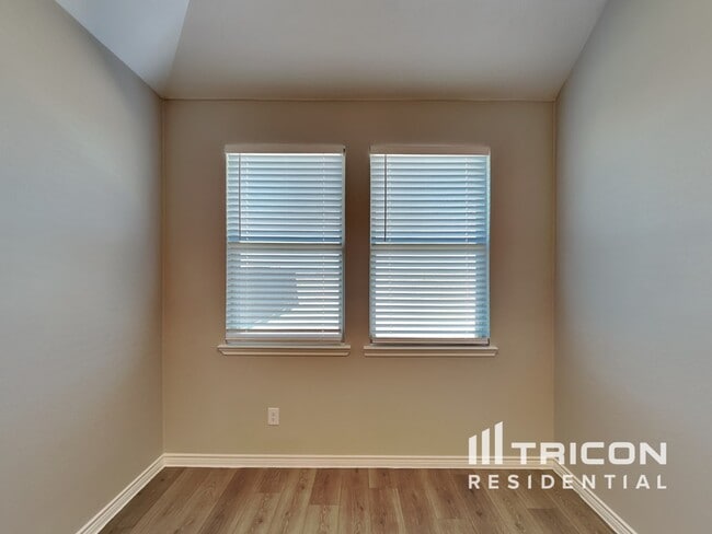 Building Photo - 714 Barbary Ln