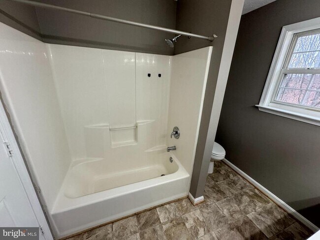 Building Photo - 346 Saddleback Ln