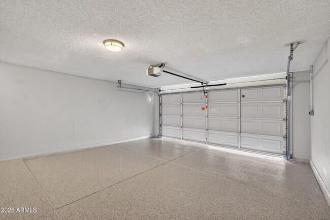 Building Photo - 6833 E Kelton Ln