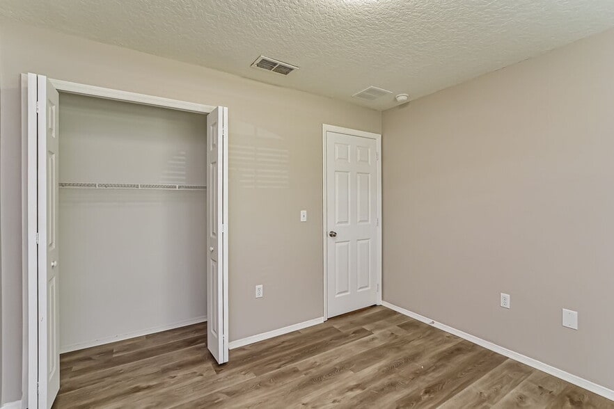 Building Photo - 10924 Pinewood Cove Ln
