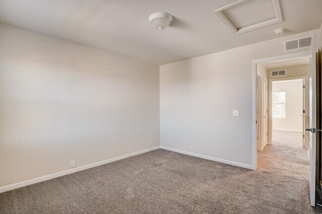 Building Photo - 16653 Edwards Way