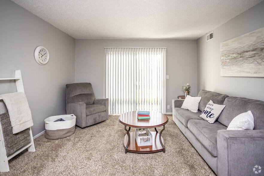2BR, 2BA - 900 SF - Country Estates at Morningside