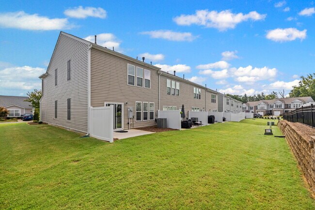 Building Photo - "3-Bed Townhouse Retreat on Elders Story R...
