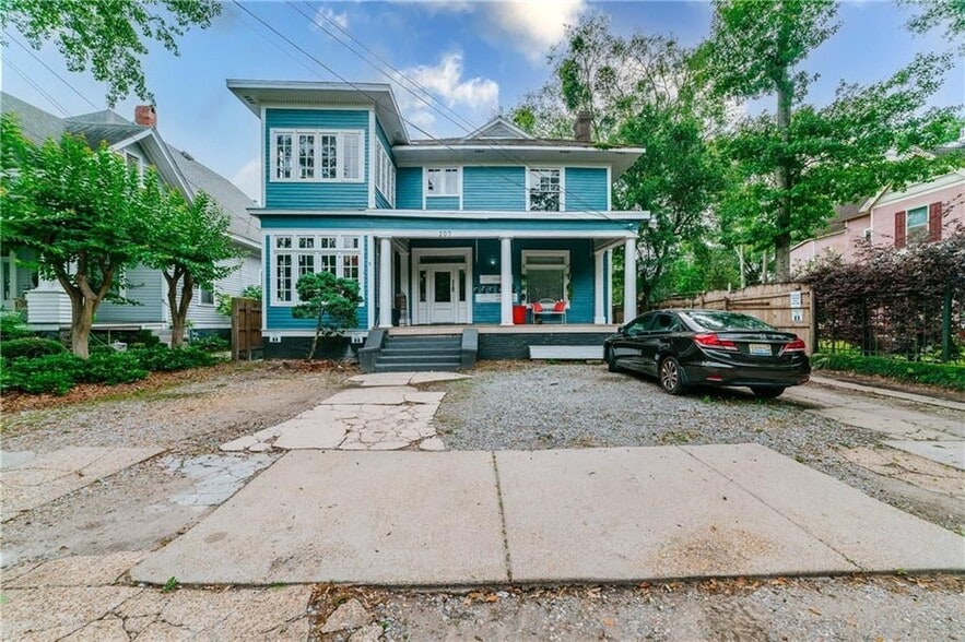 Building Photo - 207 Michigan Ave