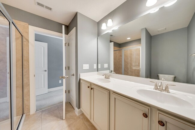 Building Photo - Gorgeous 3-Bed, 3.5-Ba Townhouse w/ First floor Bedroom in Downtown Apex