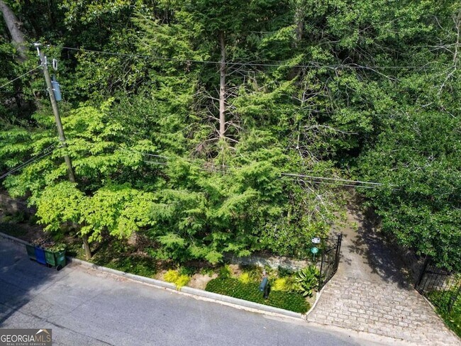 Building Photo - 2538 Parkside Dr NE