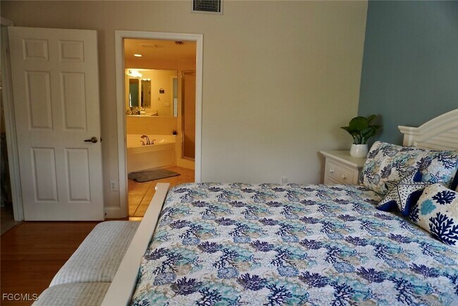 Building Photo - 5214 Chiquita Blvd S