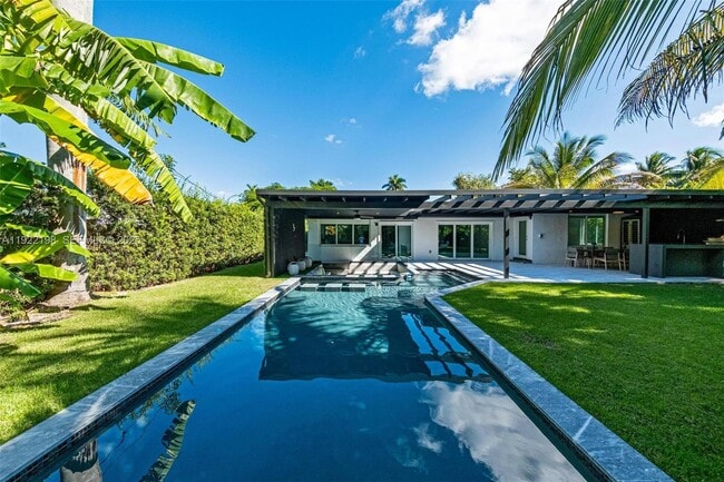 Building Photo - 10618 NE 11th Ct