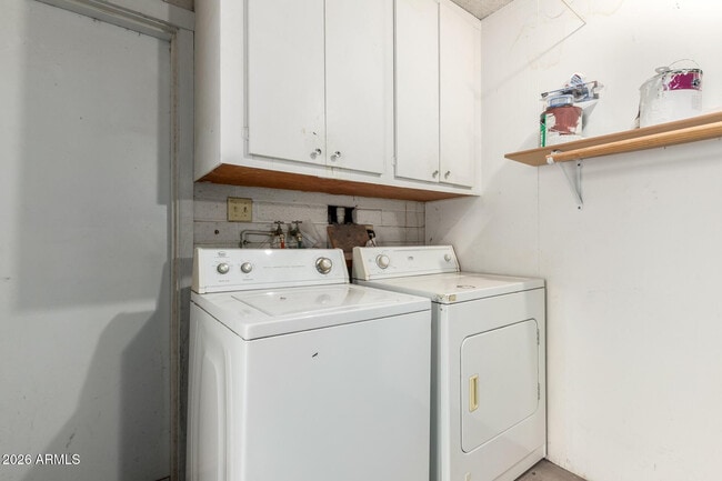 Building Photo - 4013 S Hazelton Ln