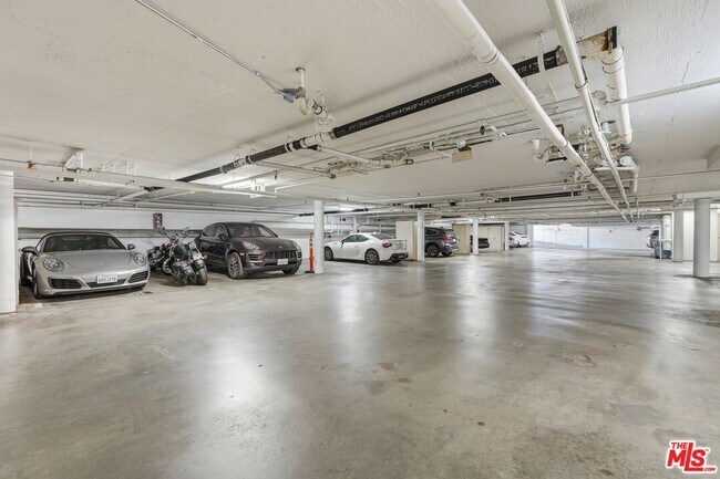 Building Photo - 1557 S Beverly Glen Blvd