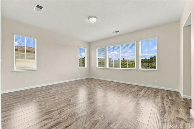 Building Photo - 212 Summit Vista