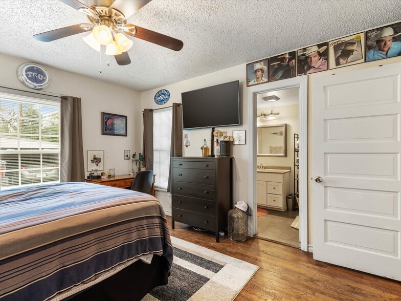 Building Photo - 3508 W Biddison St