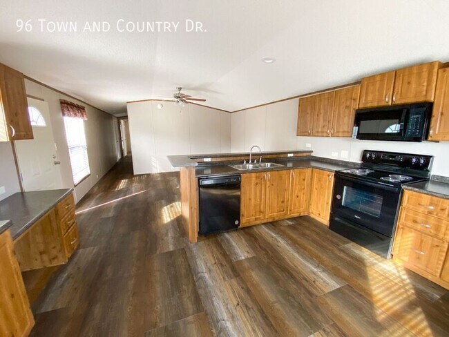 Building Photo - 96 Town and Country Dr