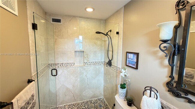 Building Photo - 3887 Tree Top Dr