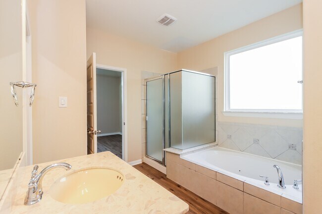 Building Photo - 6934 Jenny Lake Dr