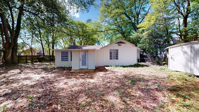 Building Photo - Walk to Downtown Prattville!!! 4/2 Completely Updated!