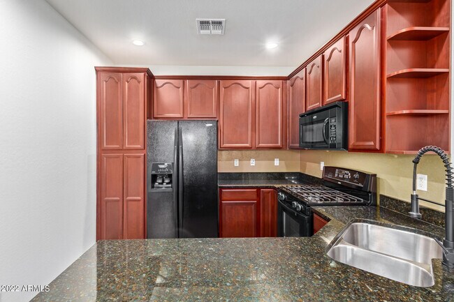 Building Photo - 2948 N Evergreen St