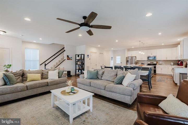 Building Photo - 1706 Torker St