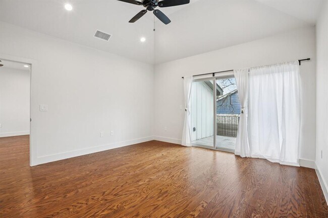 Building Photo - 6902 Northeast Dr