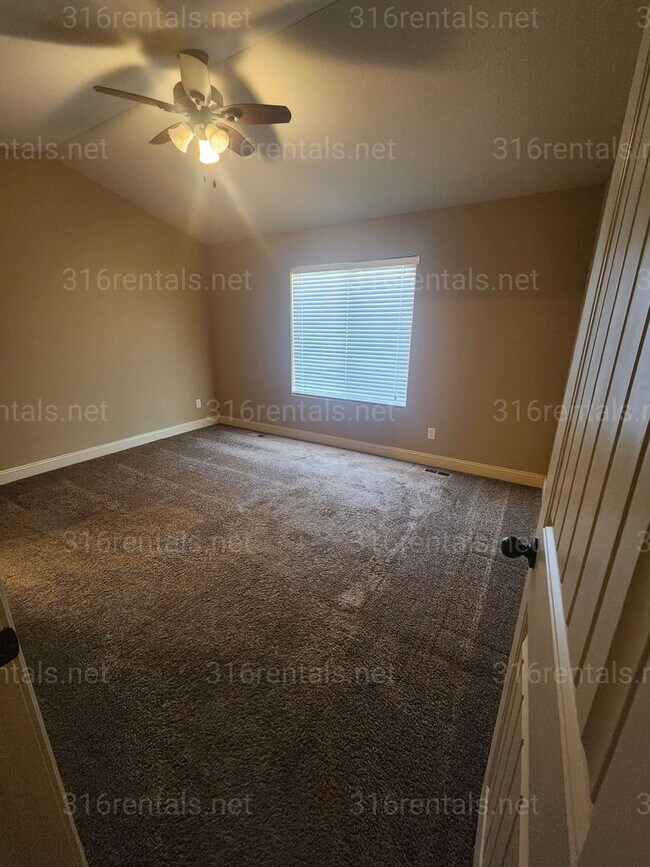 Building Photo - $1,850- 4 bedroom / 3 bathrooms - Beautiful and Large Home! *COMING SOON*