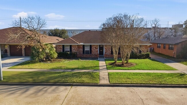 Building Photo - 2310 Droxford Dr