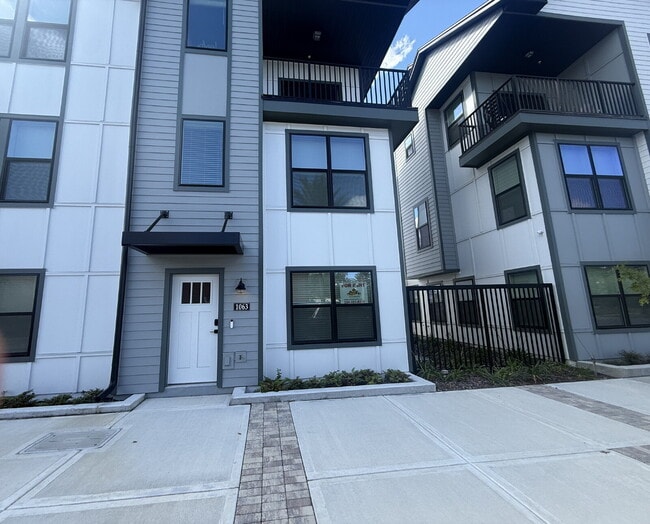 Primary Photo - Modern 2-Bedroom Townhome with Garage Parking in the Heart of Jacksonville - Stylish Townhome – 1...