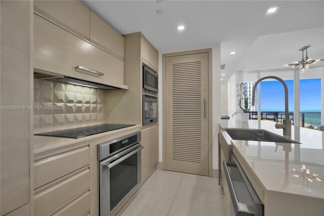 Building Photo - 5875 Collins Ave