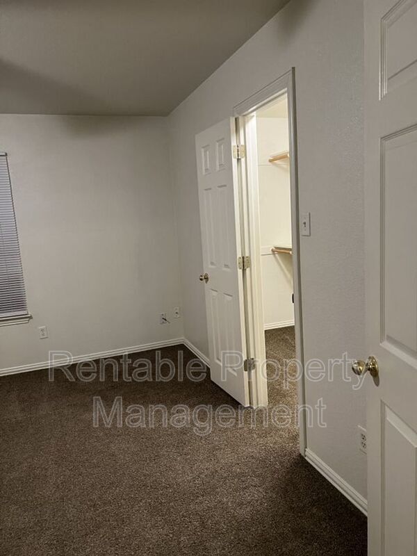Building Photo - 1104 Turkey Creek Ct