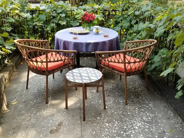 terrace overlooking gargens - 18 Schermerhorn St