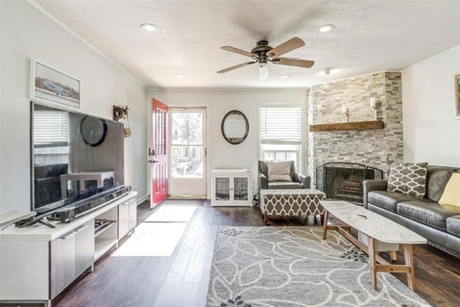 Building Photo - MOVE IN SPECIAL 3rd month FREE - Lovely 2-...