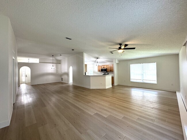 Building Photo - 964 Vanderbilt Dr